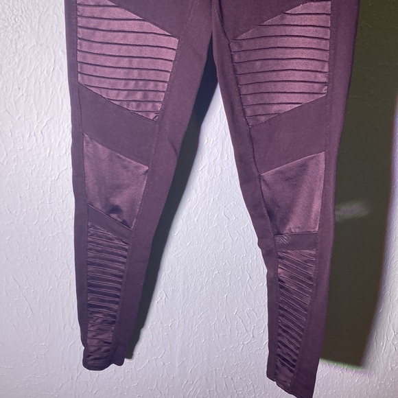 ALo  Moto Leggings - Picture 2 of 6